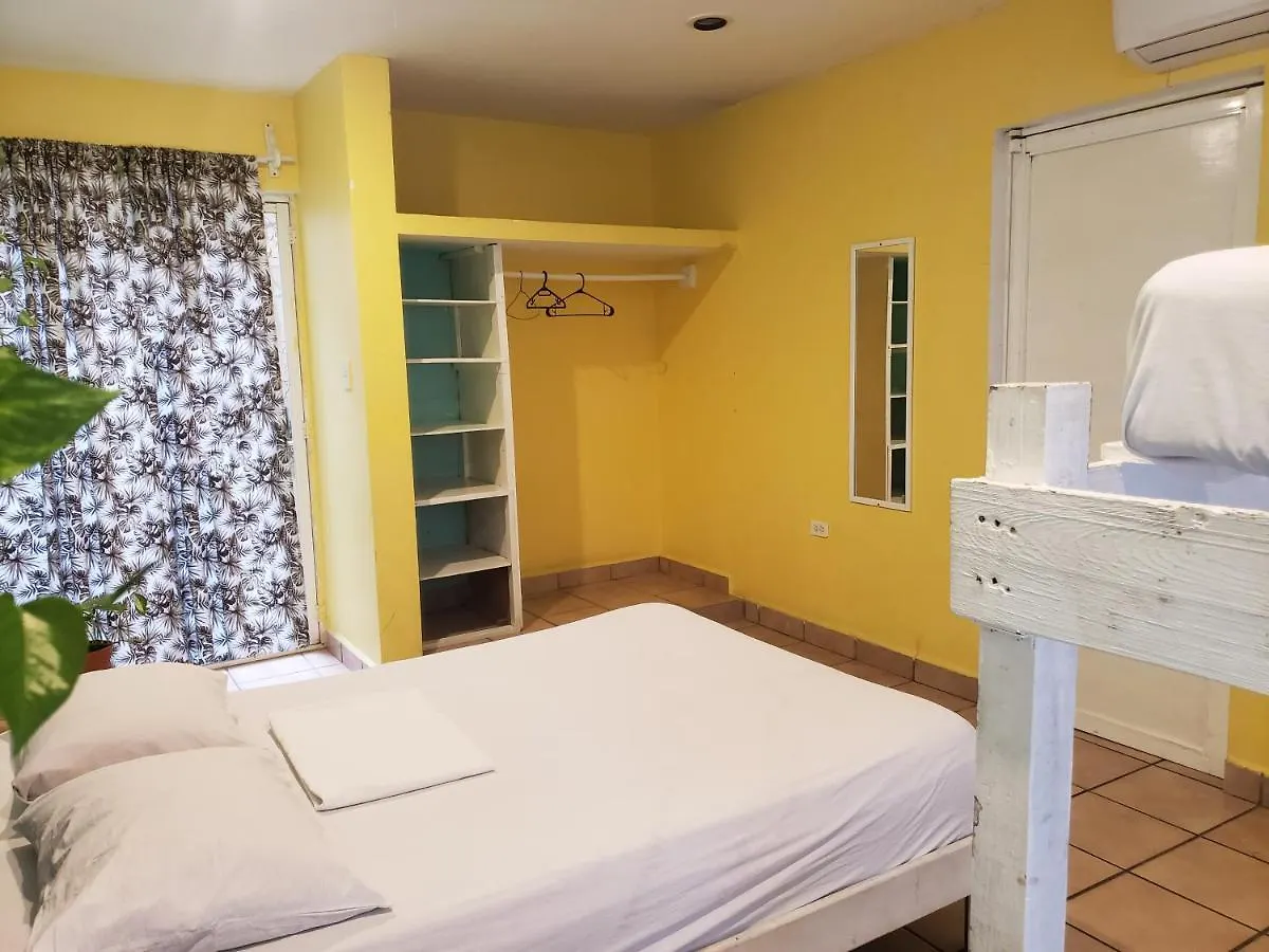 Tres Mundos Hostel Playa del Carmen Messico