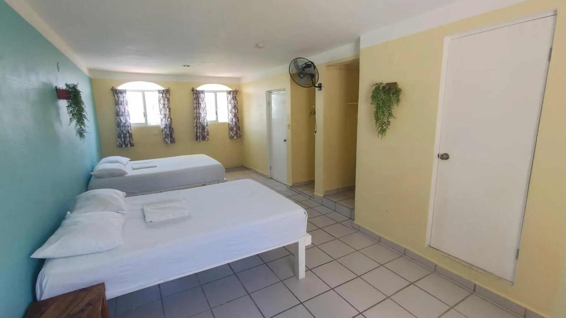 Tres Mundos Hostel Playa del Carmen